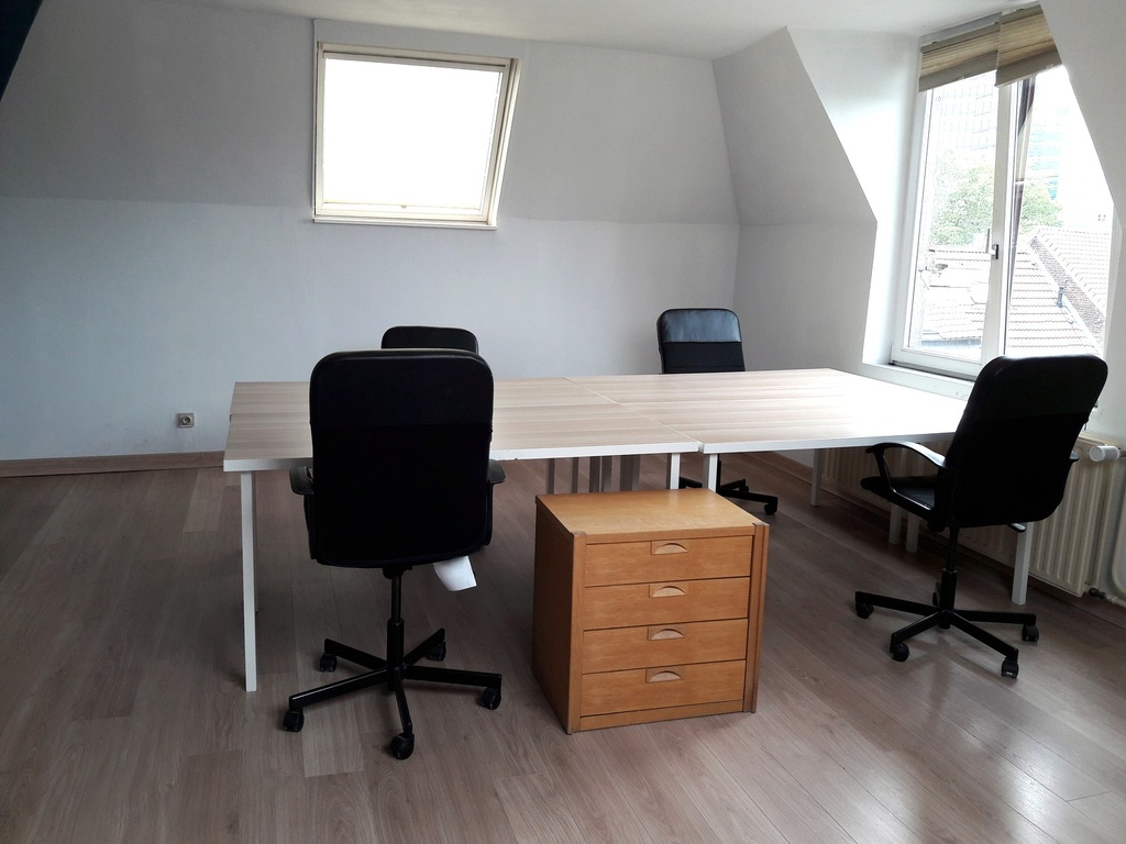 Bureau 4ᵉ étage — fenêtres et Velux